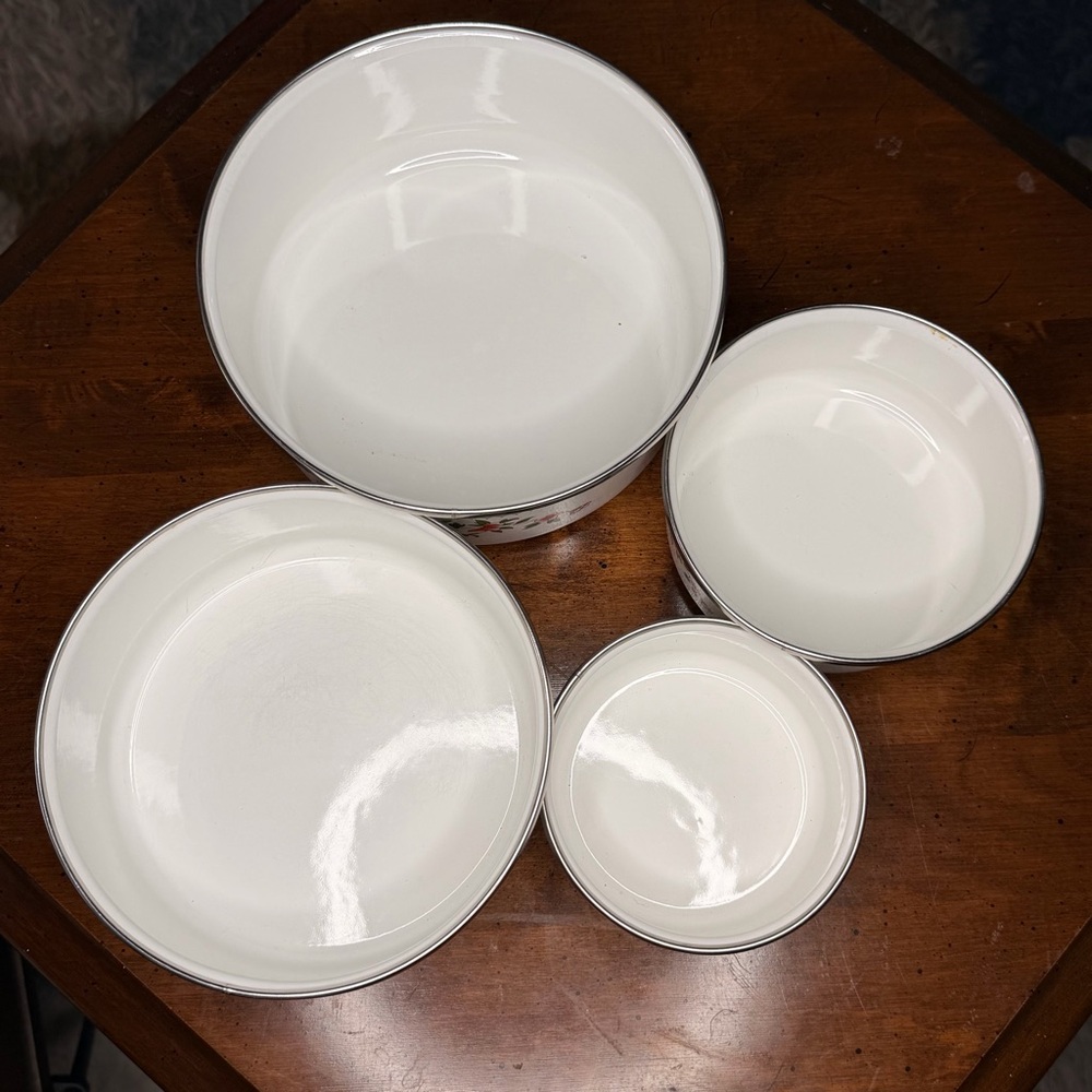 Vintage Floral Enamel Nesting Mixing Bowl Set White Red Green Set of 4 - Picture 3 of 4